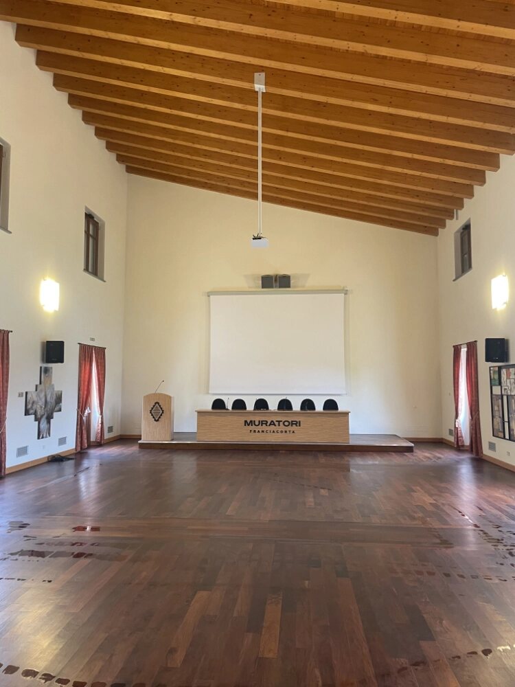 La sala allestita per la consegna degli attestati
